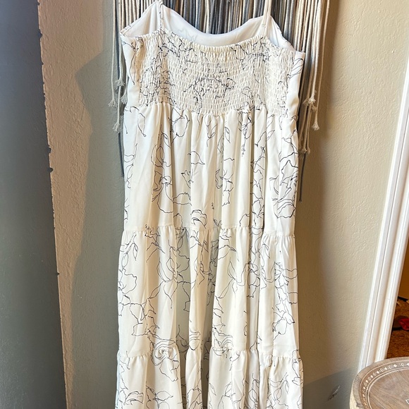 Gilli White and Black Floral Maxi Dress - Picture 3 of 9